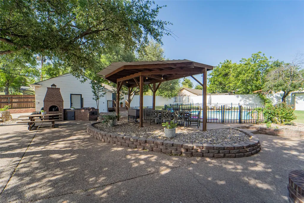 1002 E Lindsey Street Breckenridge TX 76424