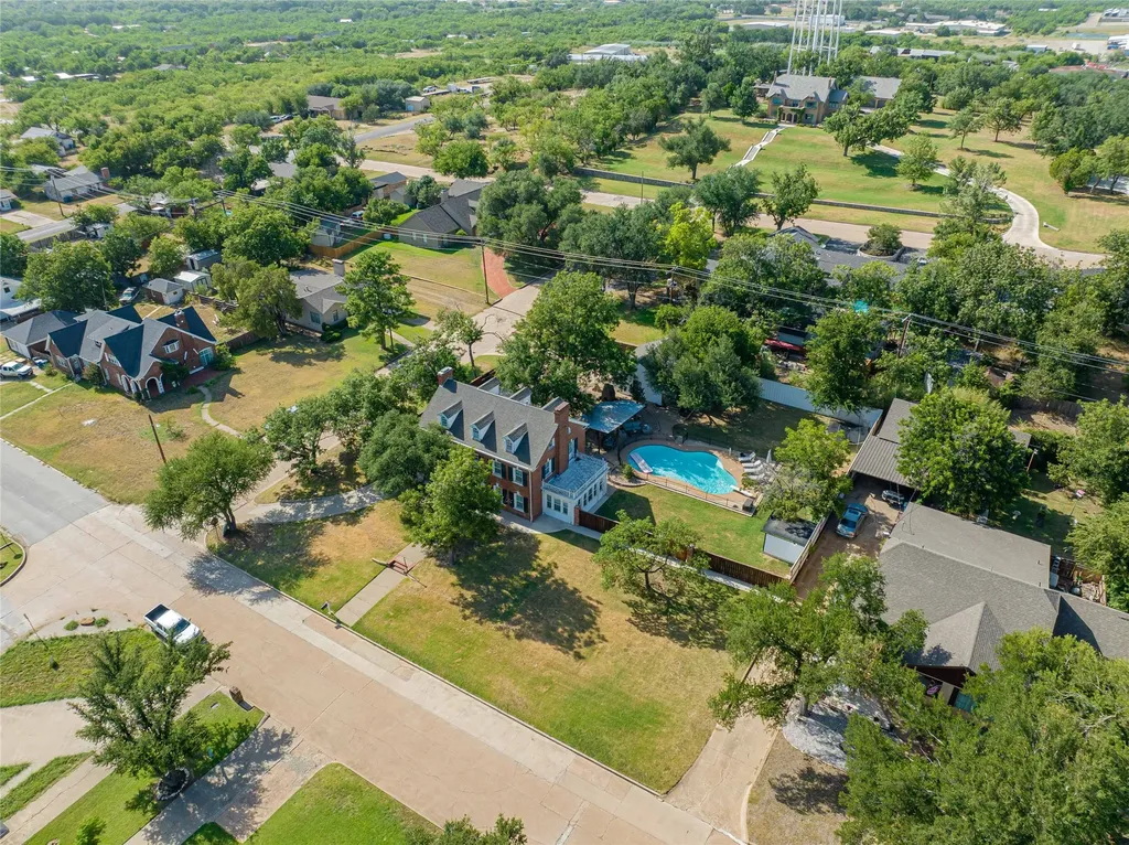 1002 E Lindsey Street Breckenridge TX 76424