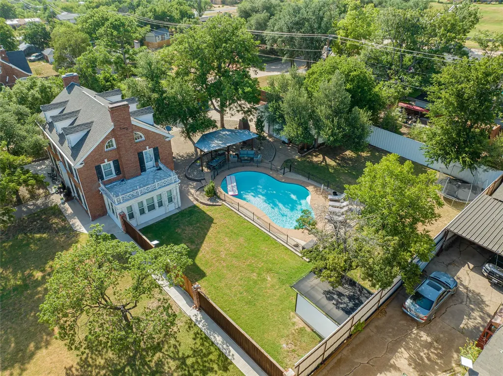 1002 E Lindsey Street Breckenridge TX 76424