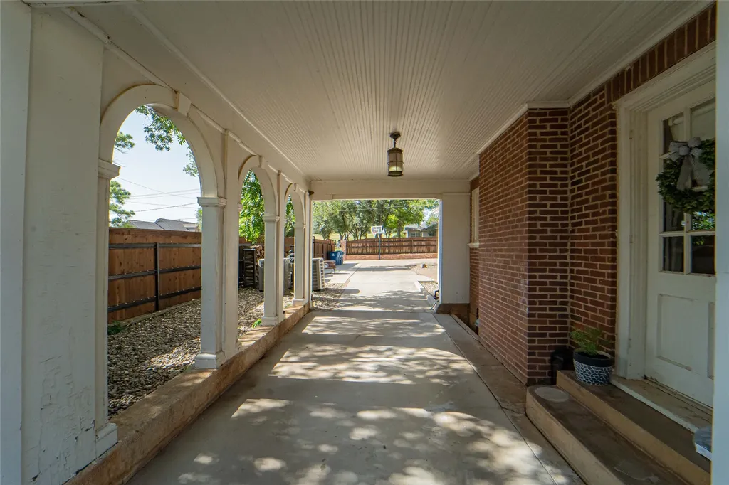 1002 E Lindsey Street Breckenridge TX 76424