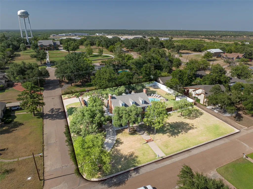 1002 E Lindsey Street Breckenridge TX 76424
