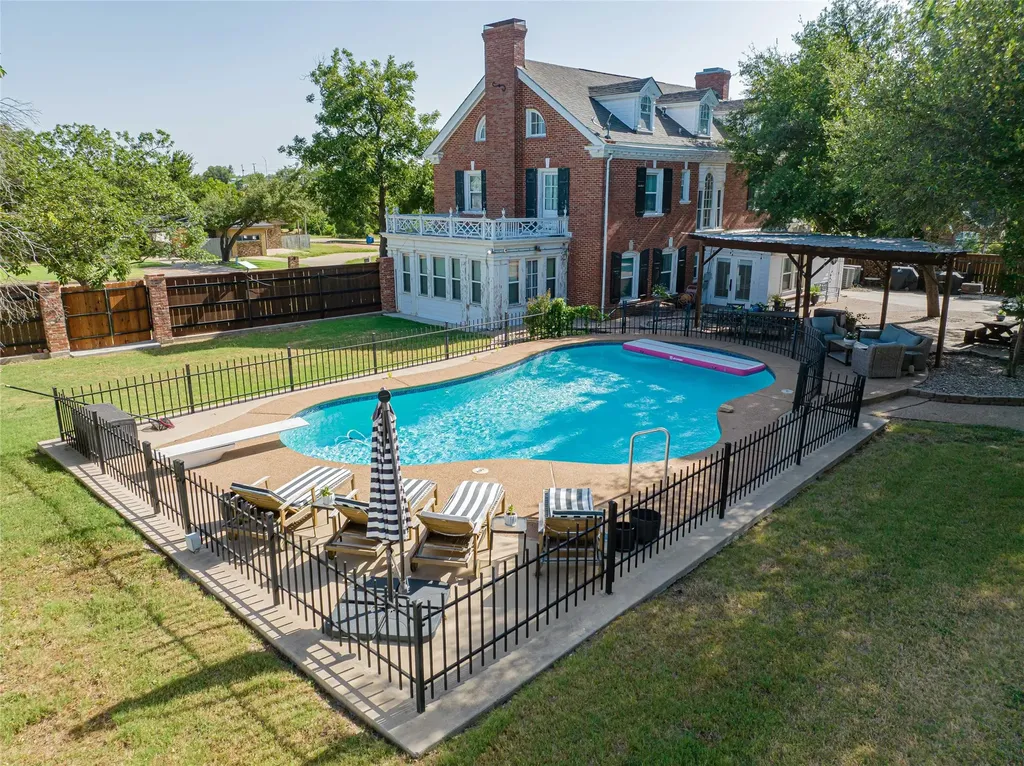1002 E Lindsey Street Breckenridge TX 76424