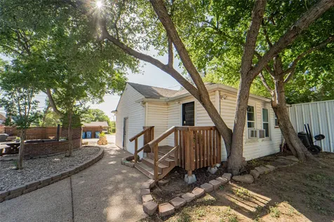 1002 E Lindsey Street Breckenridge TX 76424