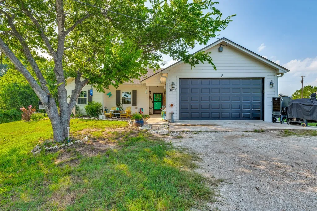 1052 Meandering Way China Spring TX 76633