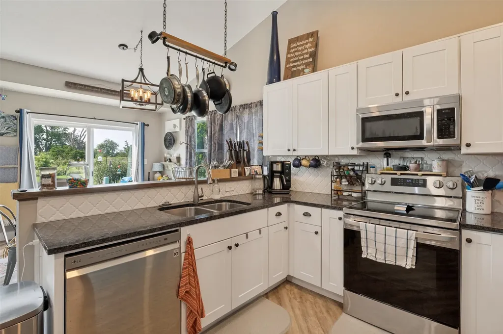 1052 Meandering Way China Spring TX 76633