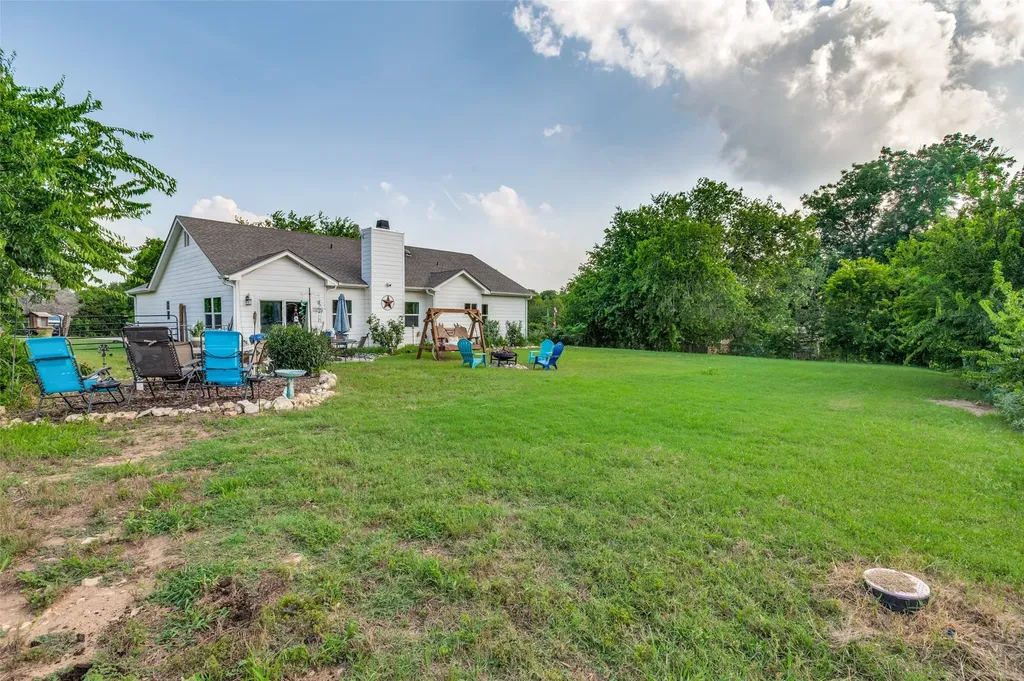 1052 Meandering Way China Spring TX 76633