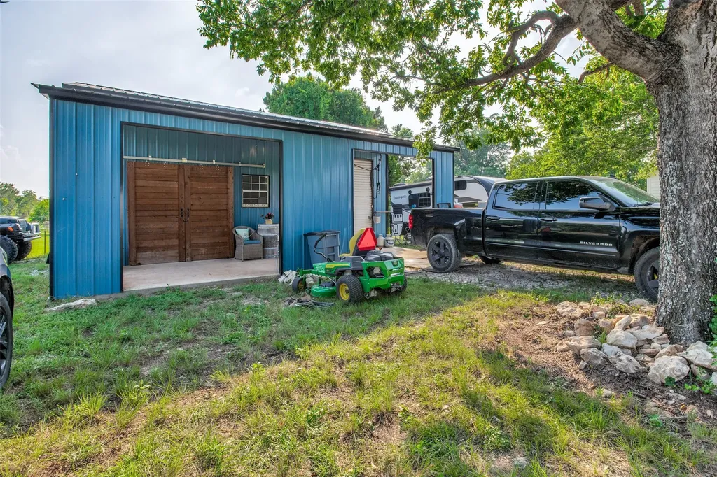 1052 Meandering Way China Spring TX 76633