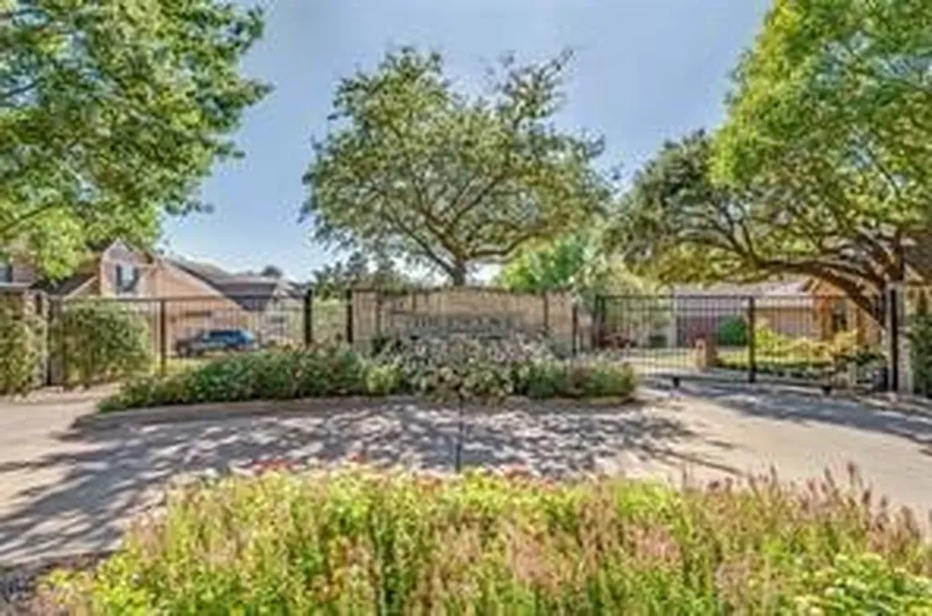 7926 Enclave Way Dallas TX 75218
