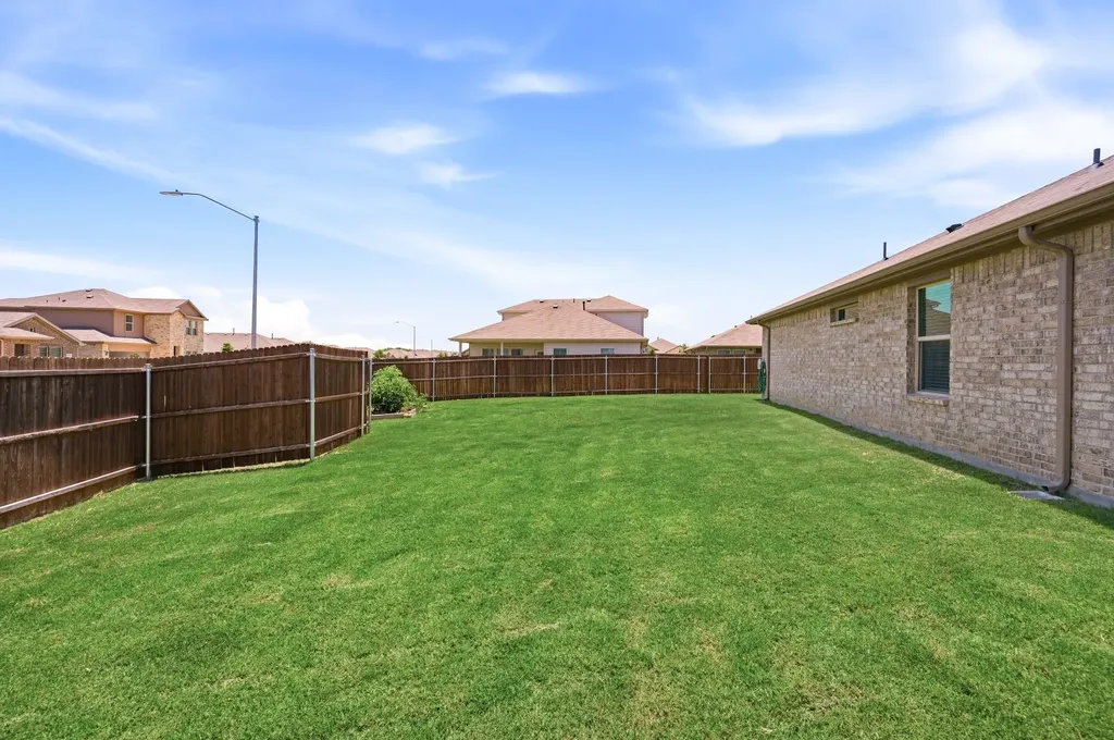 601 Emmons Creek Street Justin TX 76247