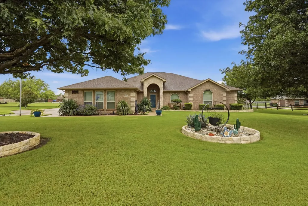 2732 Rawhide Court Haslet TX 76052