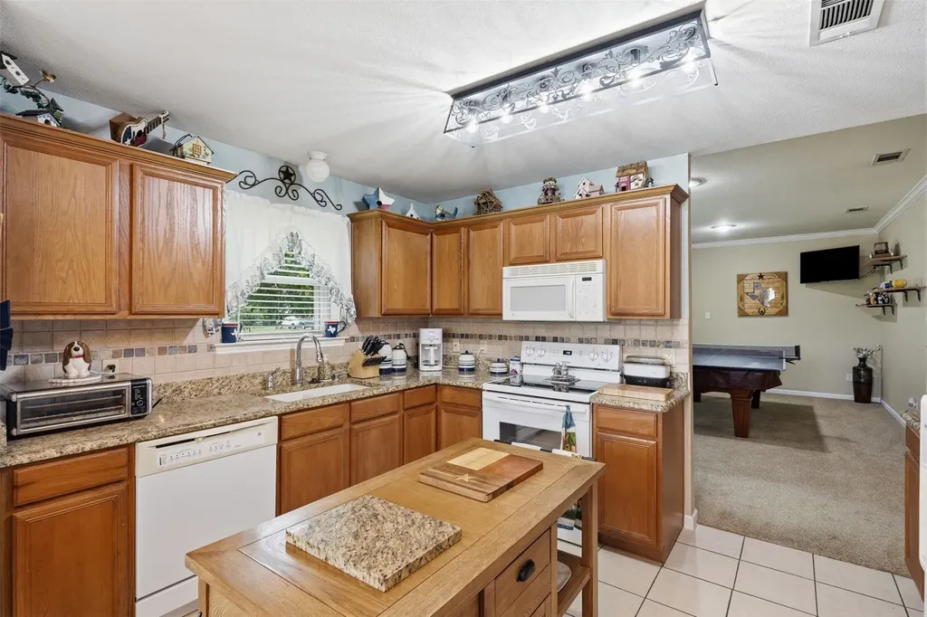 2732 Rawhide Court Haslet TX 76052