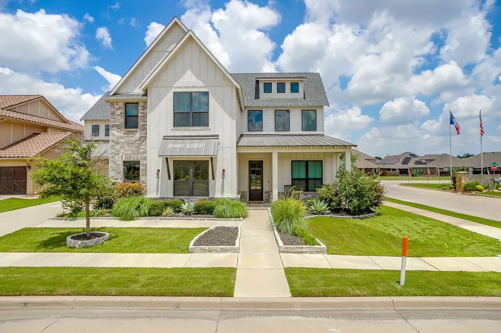 140 Mckinley Drive Burleson TX 76028
