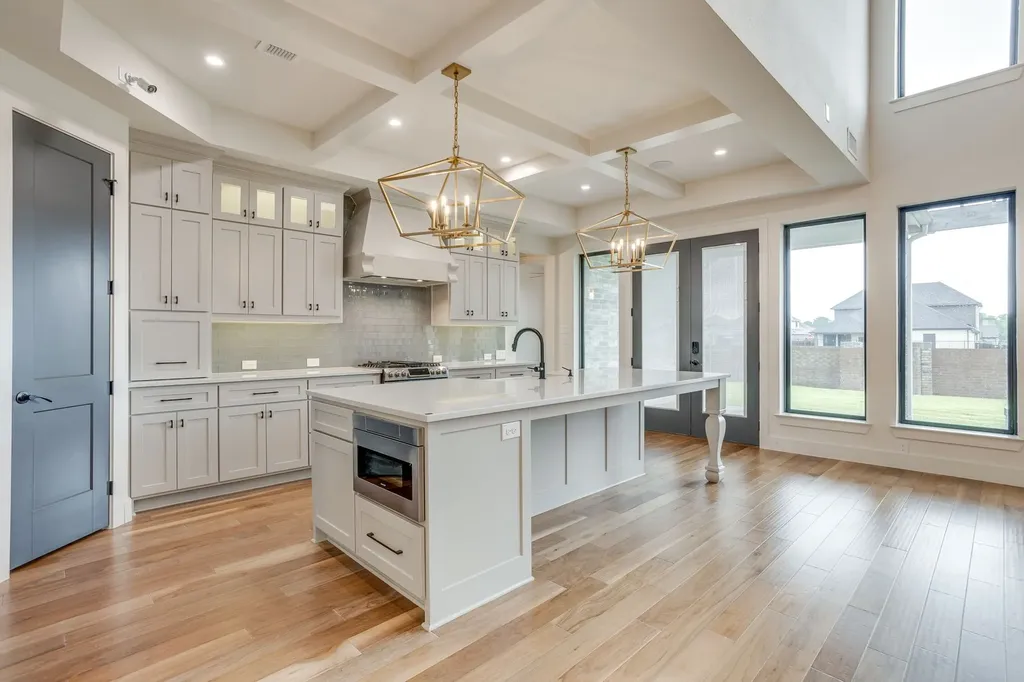 140 Mckinley Drive Burleson TX 76028