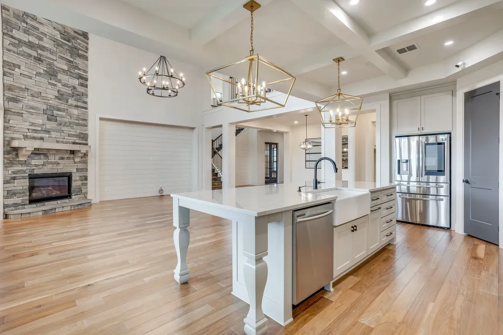 140 Mckinley Drive Burleson TX 76028