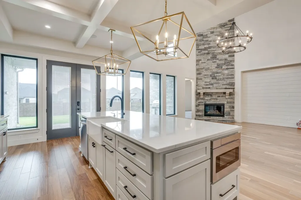 140 Mckinley Drive Burleson TX 76028