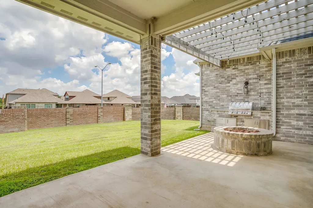 140 Mckinley Drive Burleson TX 76028