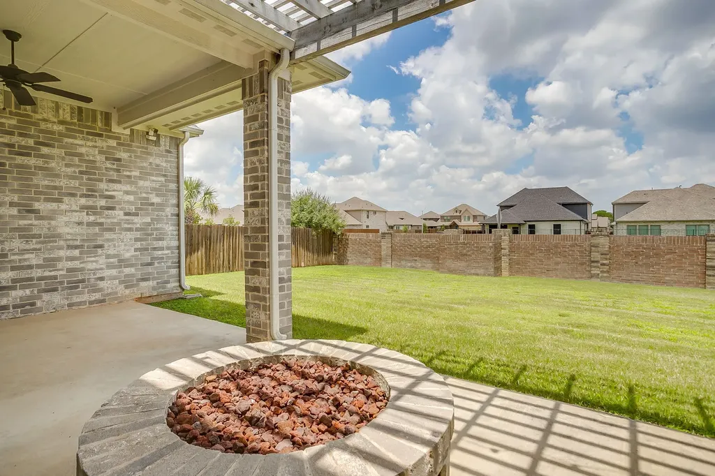 140 Mckinley Drive Burleson TX 76028