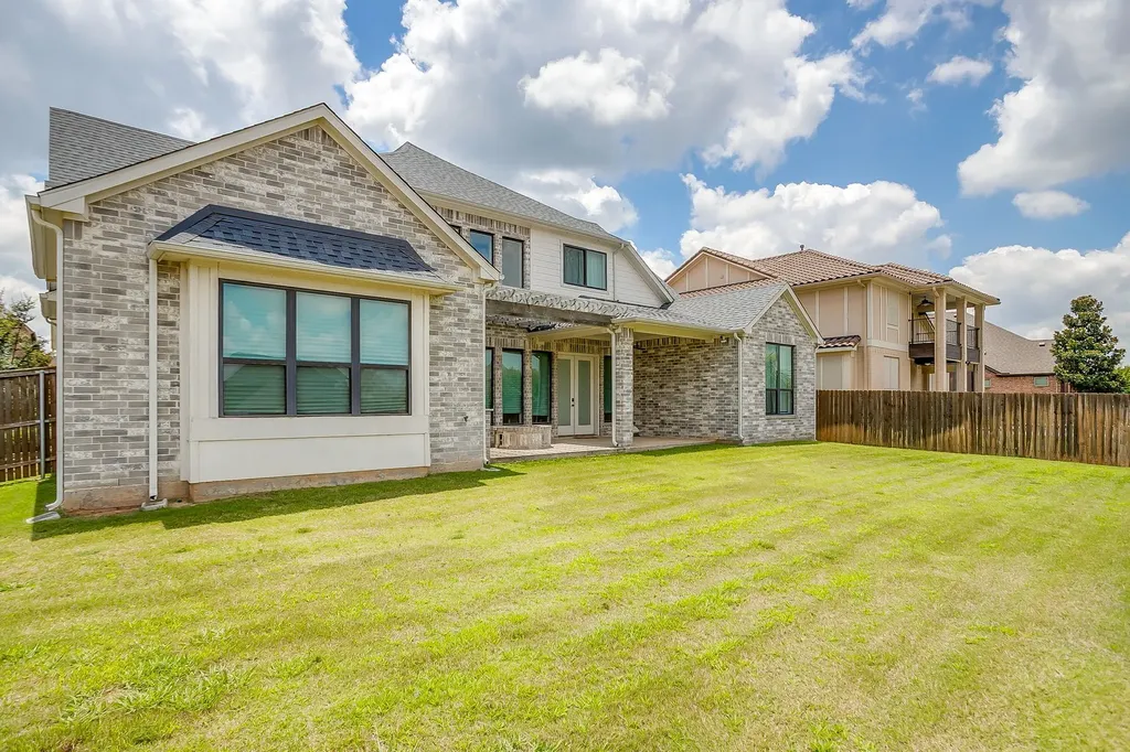 140 Mckinley Drive Burleson TX 76028