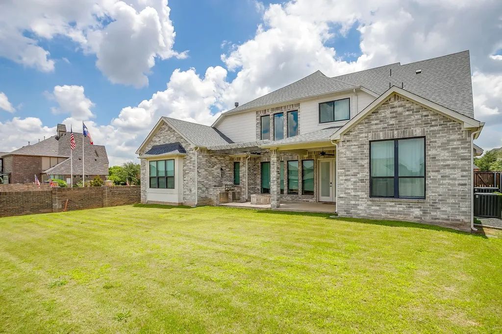 140 Mckinley Drive Burleson TX 76028
