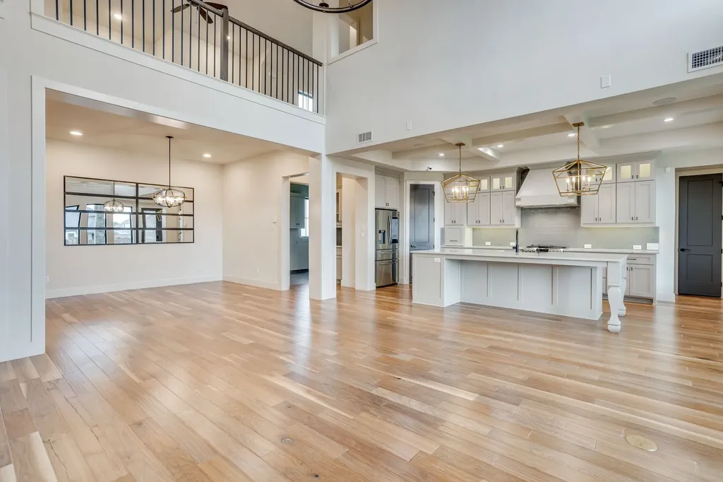 140 Mckinley Drive Burleson TX 76028