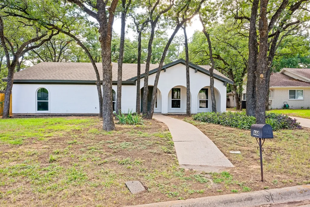 444 Billy Creek Circle Hurst TX 76053