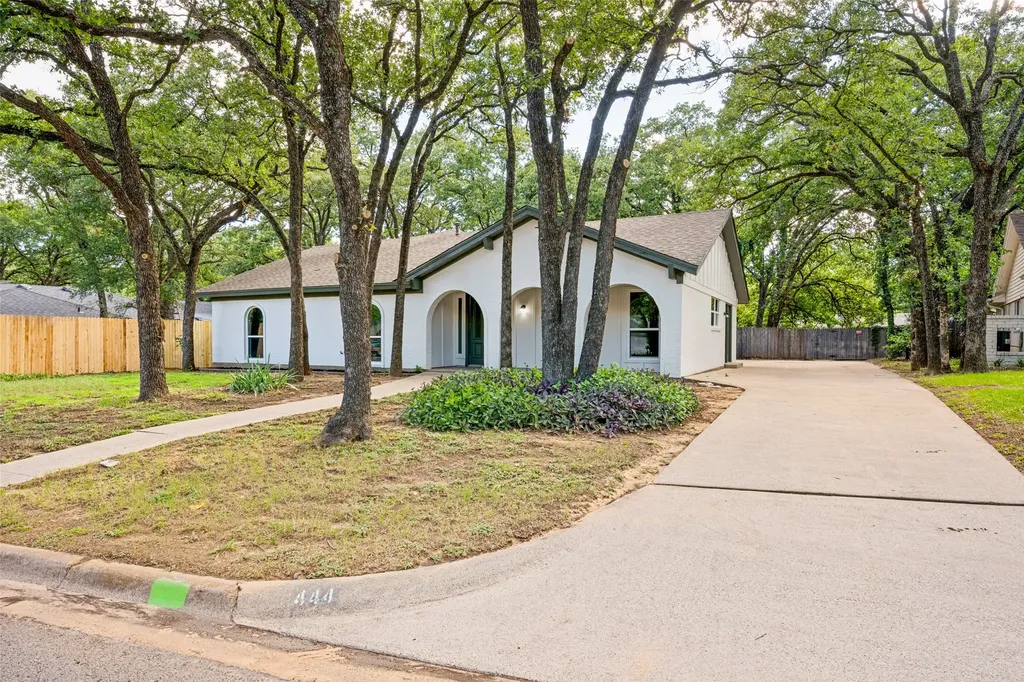 444 Billy Creek Circle Hurst TX 76053