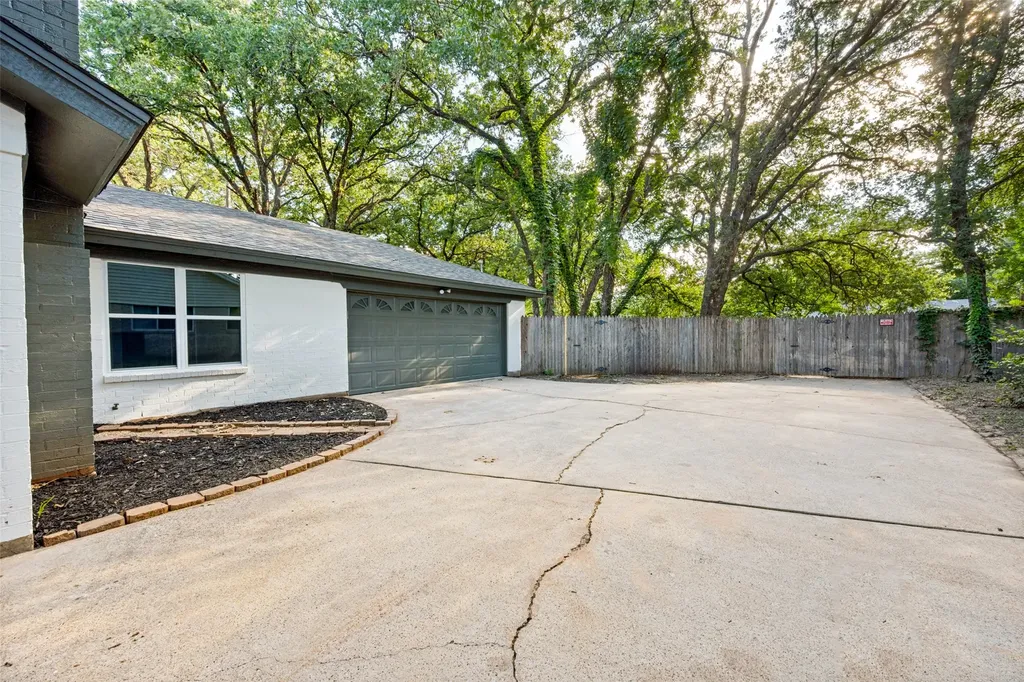 444 Billy Creek Circle Hurst TX 76053
