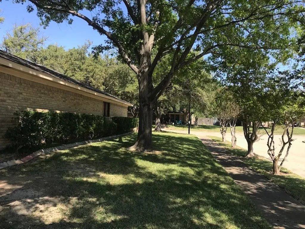 4009 Azalea Lane Garland TX 75043