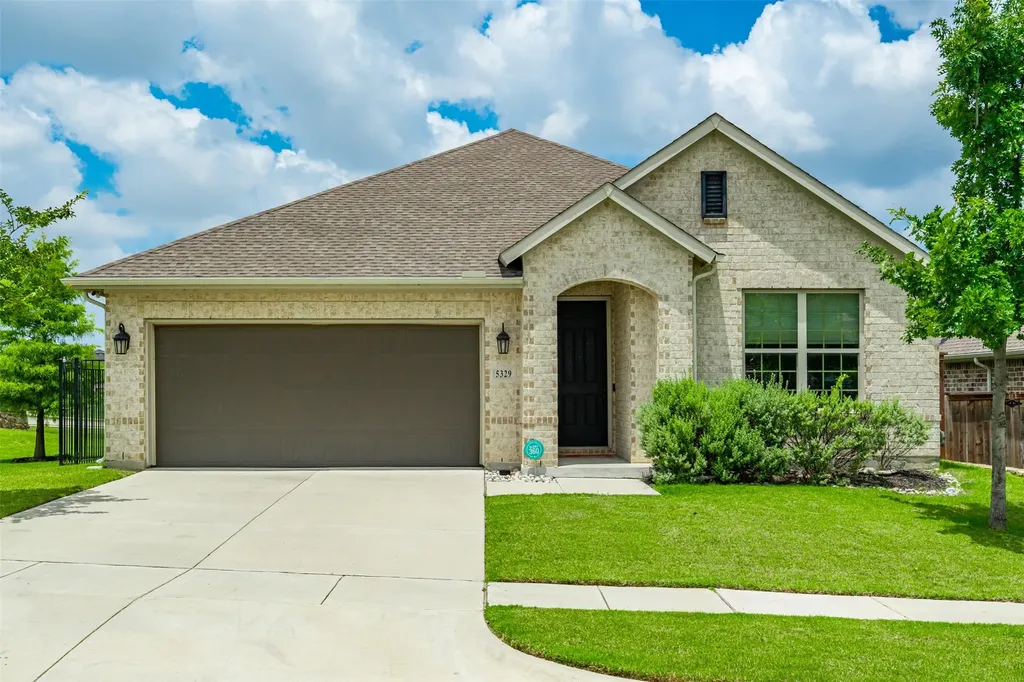 5329 Waterview Court Haltom City TX 76137