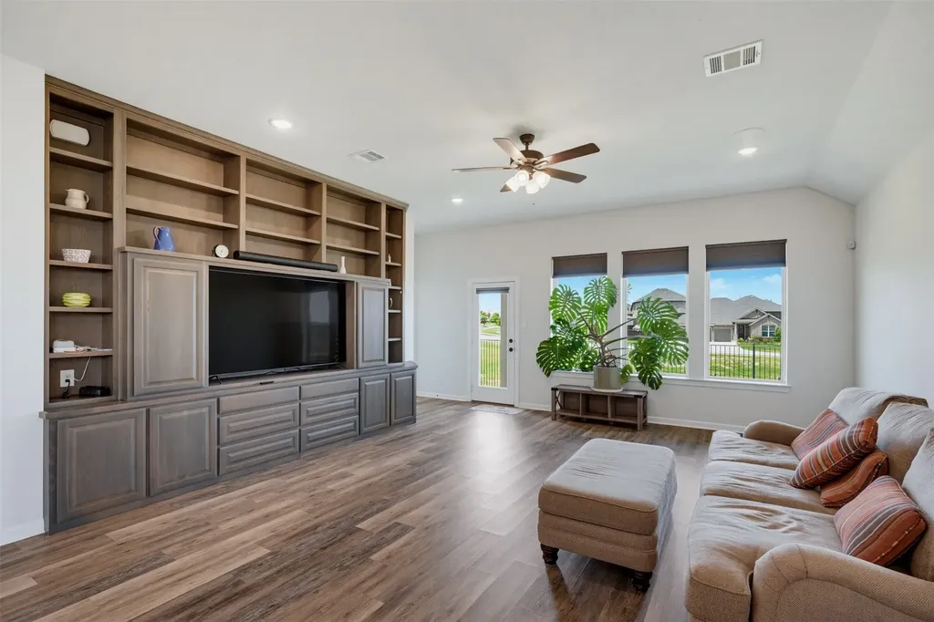 5329 Waterview Court Haltom City TX 76137