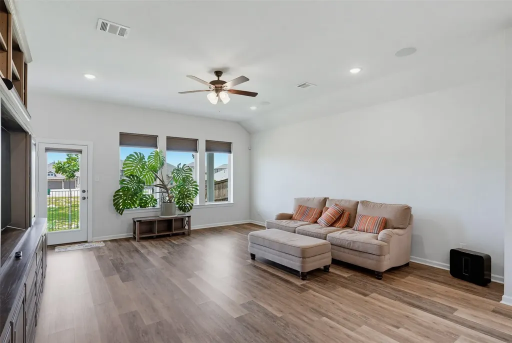 5329 Waterview Court Haltom City TX 76137