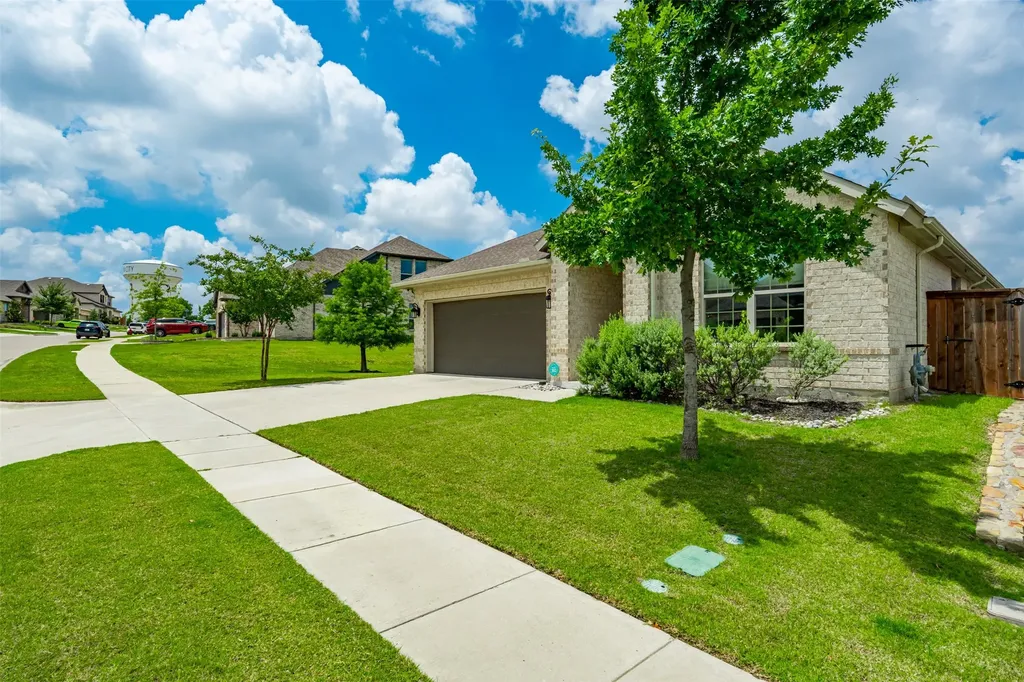 5329 Waterview Court Haltom City TX 76137