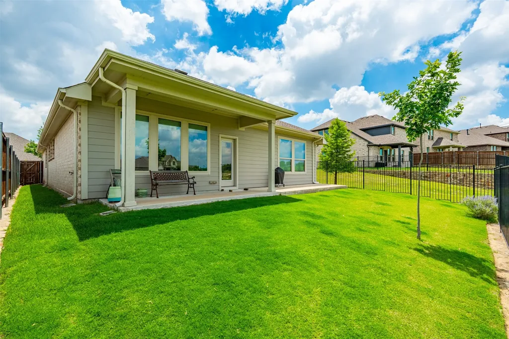 5329 Waterview Court Haltom City TX 76137