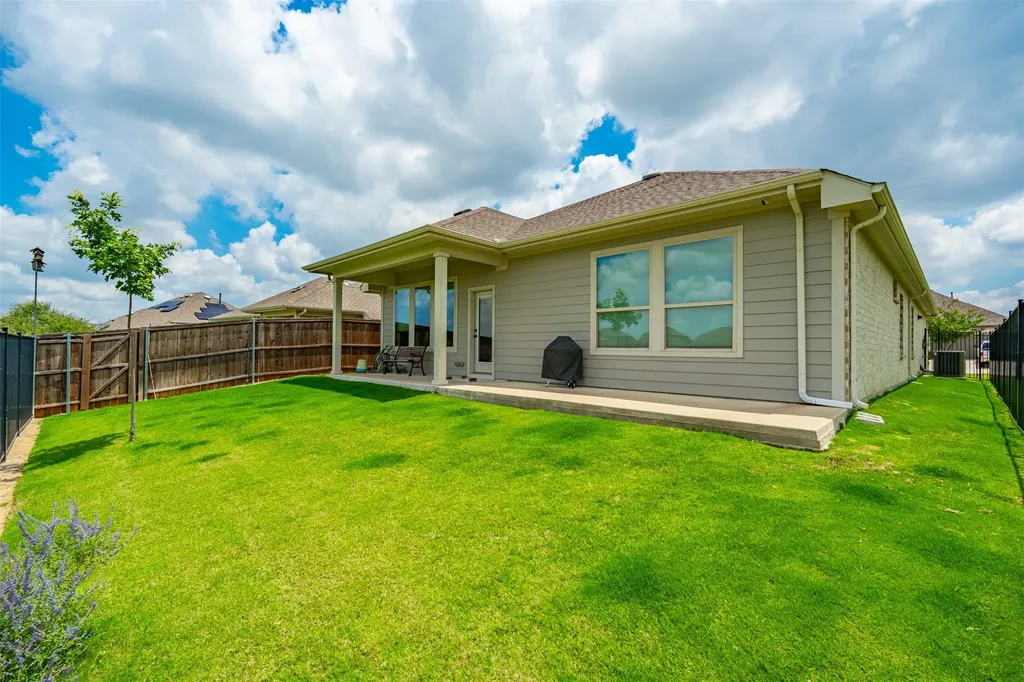 5329 Waterview Court Haltom City TX 76137