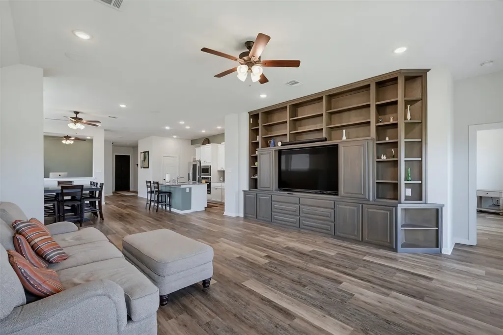 5329 Waterview Court Haltom City TX 76137