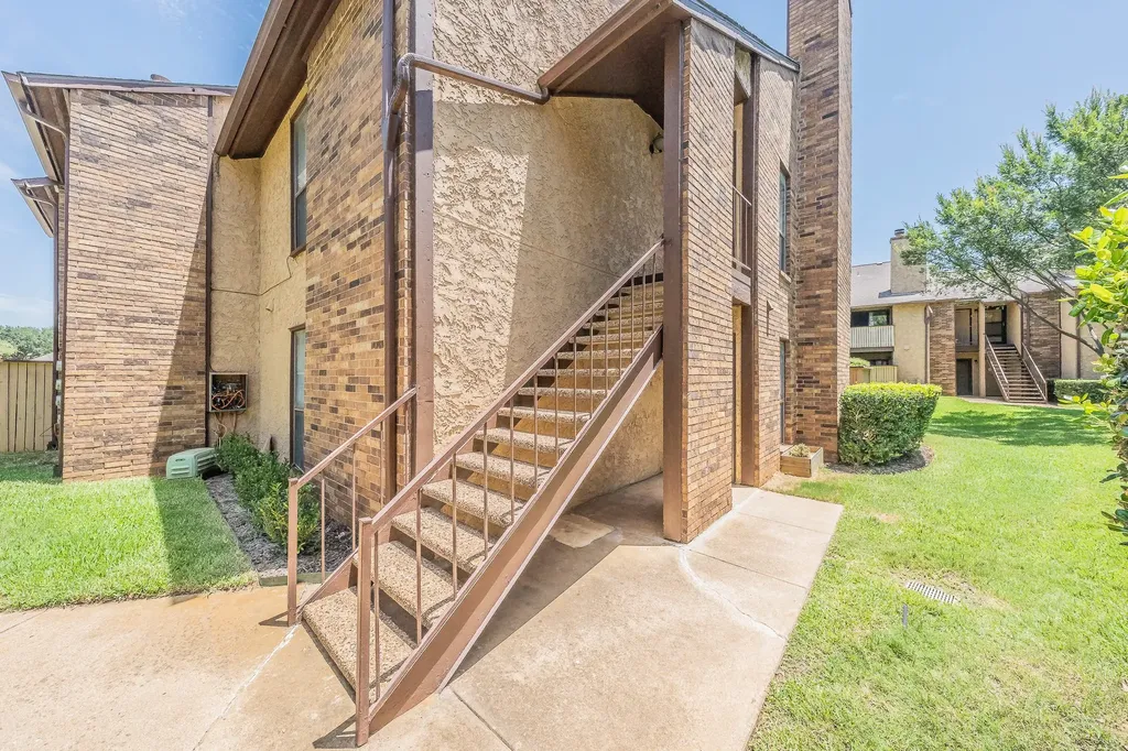 1204 Harwell Drive Arlington TX 76011