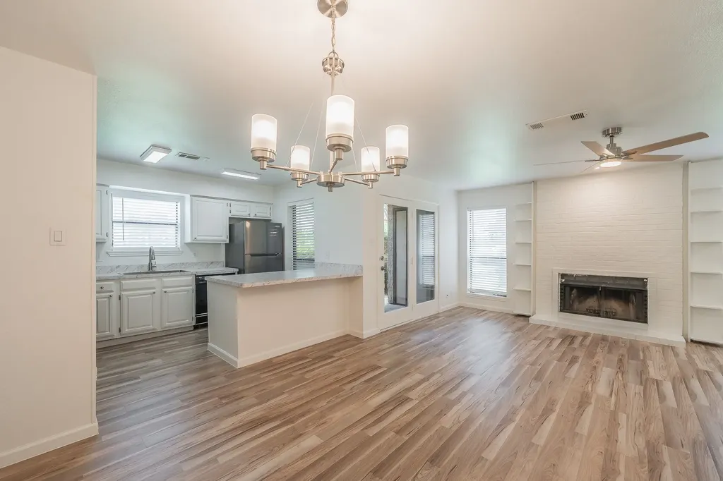 1204 Harwell Drive Arlington TX 76011
