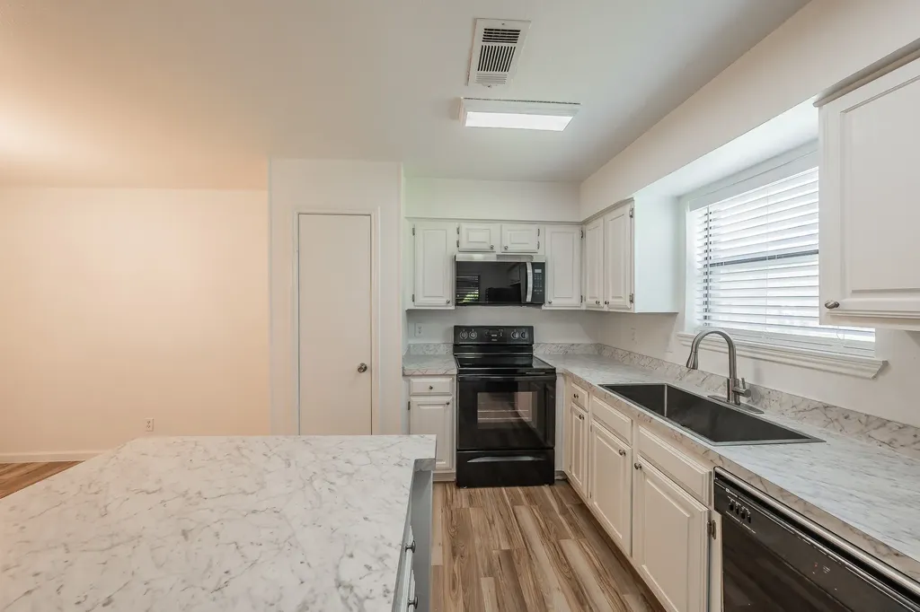 1204 Harwell Drive Arlington TX 76011