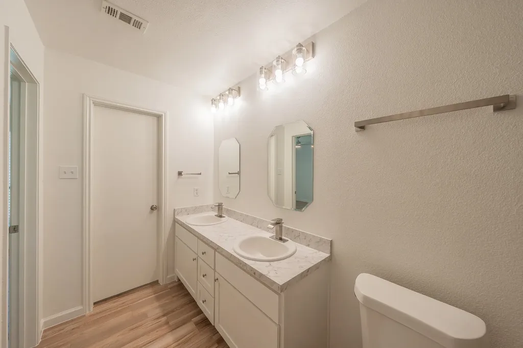 1204 Harwell Drive Arlington TX 76011