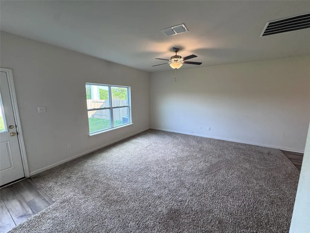 152 Banjo Trail Newark TX 76071