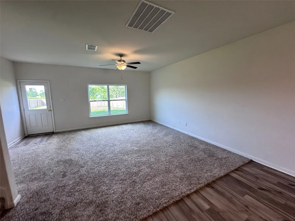 152 Banjo Trail Newark TX 76071