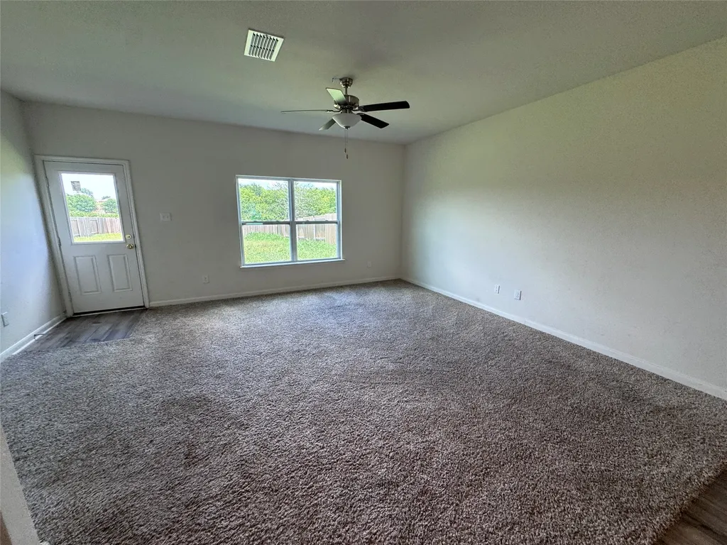 152 Banjo Trail Newark TX 76071