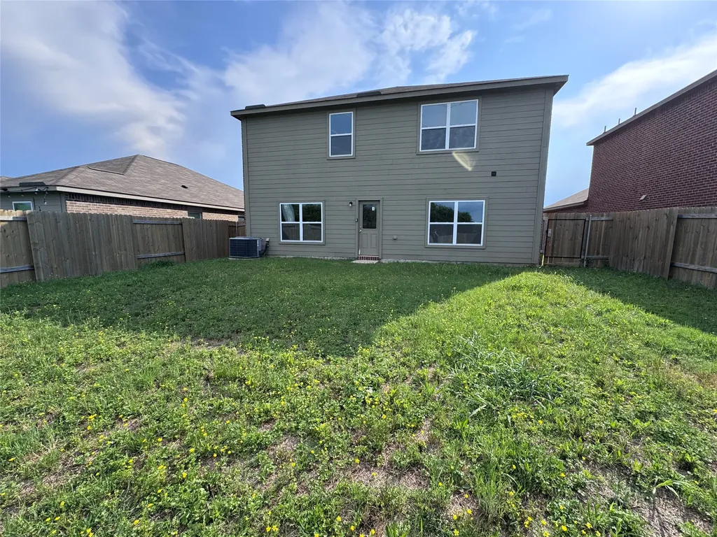 152 Banjo Trail Newark TX 76071