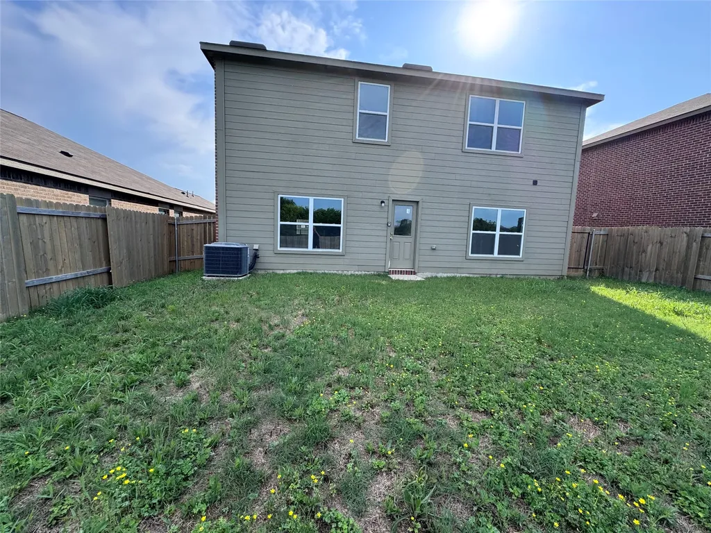 152 Banjo Trail Newark TX 76071