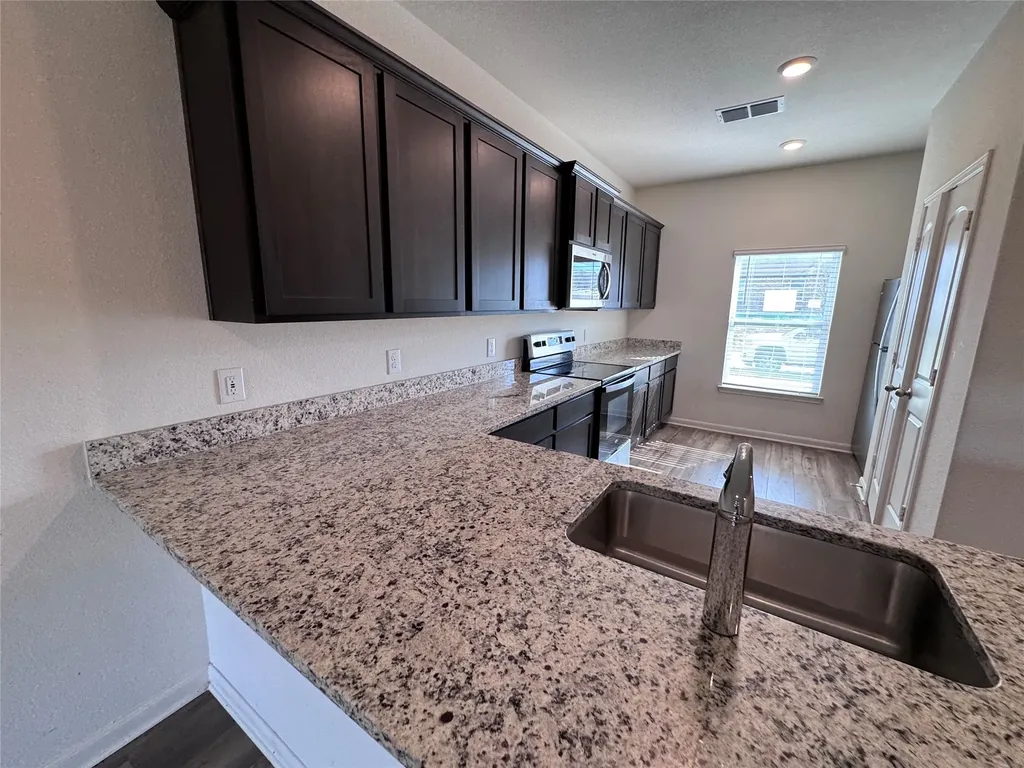 152 Banjo Trail Newark TX 76071