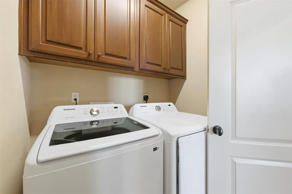563 Rockingham Drive Irving TX 75063