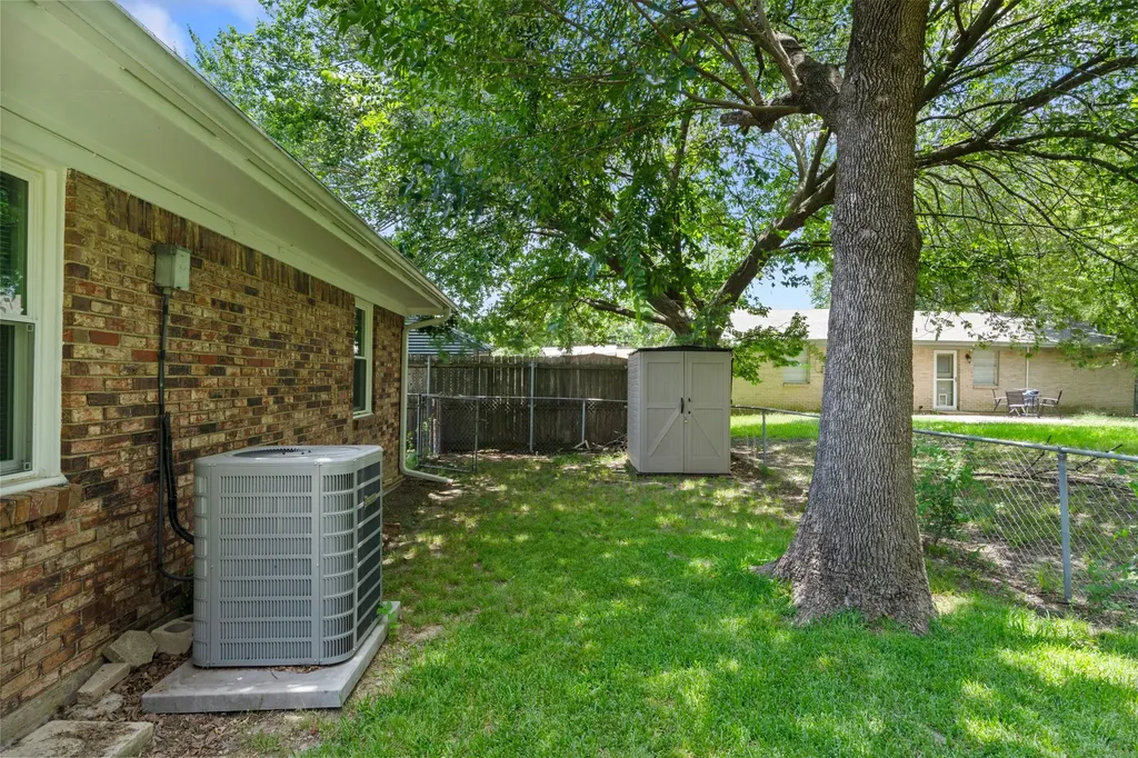 6204 Sayle Street Greenville TX 75402