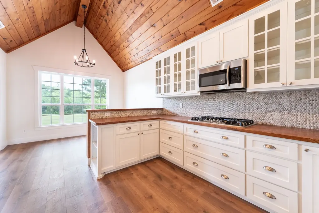 38 Jubilee Farm Road Bells TX 75414