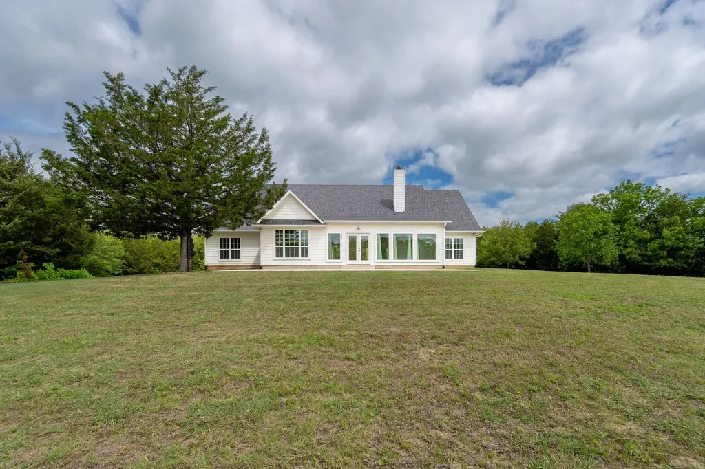 38 Jubilee Farm Road Bells TX 75414