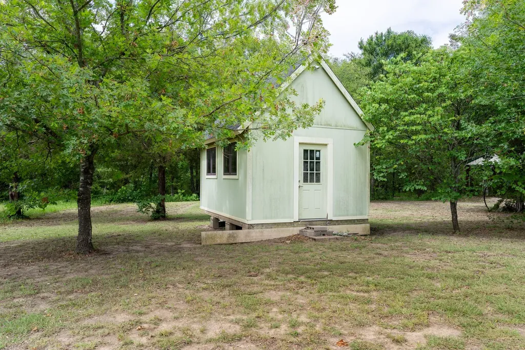 38 Jubilee Farm Road Bells TX 75414